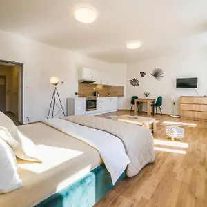 https://royal-apartments-center.brnohotels.org